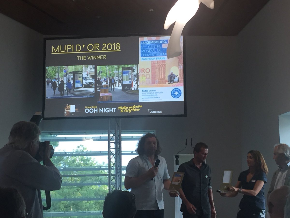 lafond_mat's tweet image. Bravo @vousagency pour votre #MUPI d’or 2018 by @JCDecaux_Lux 🏆👏🏻👏🏻👏🏻
