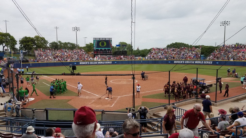 MrDavisMedia's tweet image. #1Oregon defeats #8ASU 11-6. 

@OregonSB will play again tomorrow at 6 p.m. CT against the winner of @OU_Softball vs @UWSoftball. 

@ASUSoftball will play the loser of that game on Sat. 11 a.m. CT. #WCWS
