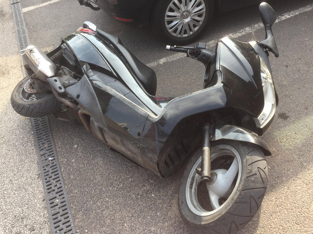 MerPolTraffic's tweet photo. Our #opsbikes TPAC patrols have detained 2 males on 2 mopeds in Liverpool hotel car parks this afternoon as part of our operation to combat bike crime in the run up to the #IOMTT2018. @DatatagID @TweetbeatIOM https://t.co/smHKtwoqD5