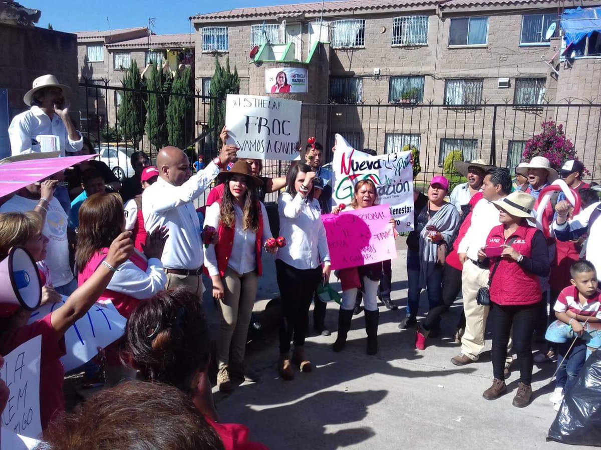 nglapaz's tweet photo. Día 8: Hoy visitamos a nuestros amigos de GeoVillas San Isidro, nos hace muy feliz el recibimiento y la aceptación de la gente en esta zona, sabemos qué hay mucho por hacer, continuemos con los trabajos.

#NuevaGeneracionLaPaz 
#NGLaPaz
#PRILaPaz
#VamosAGanar
#VamosPorLosCinco https://t.co/ZV4VGi41QF