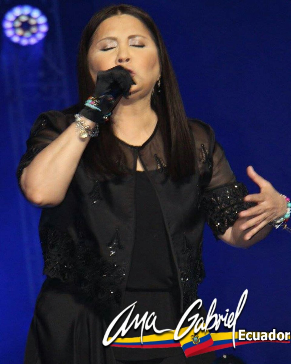 AnaGabriel_ECU's tweet photo. No hay nada más hermoso que un Sentimiento lleno de AMOR 💕 @ANAGABRIELRL
.
.
#Tbt #AnaGabriel #RecopilandoAmor #Tour2017 #Medellín #Colombia #PlazaDeTorosLaMacarena https://t.co/JW3vT1b1f7