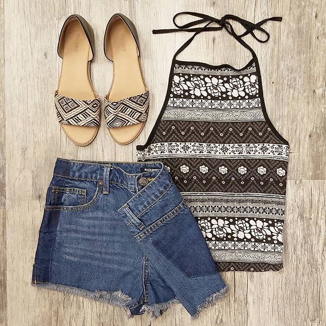 PlatosGF's tweet photo. 😍 In love with the missing pocket on these shorts ♥
• AE tank S $10
• Shorts 28 $12
• Sandals 8 $7
• Comment to hold until close
#Platos #PlatosCloset #GrandForks #PCGF #NorthDakota #Minnesota #UND #UniversityOfNorthDakota #OOTD #spring #summer https://t.co/Kdzv1V4dyv