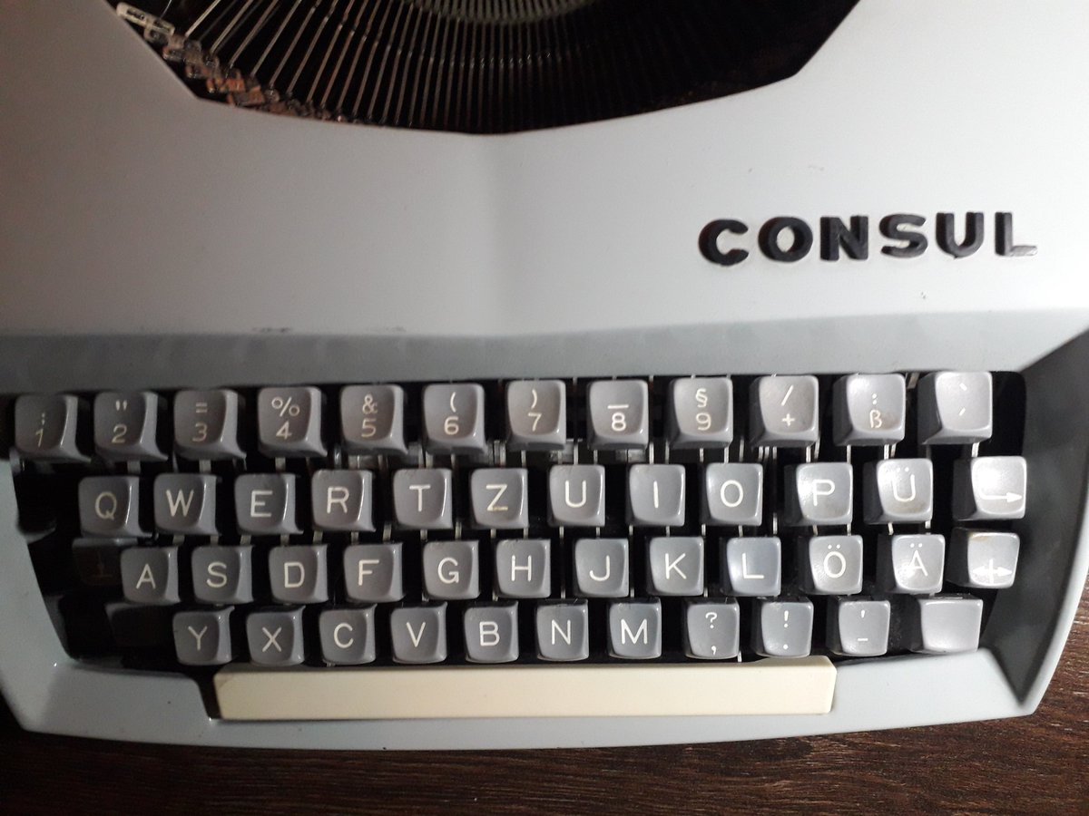 poenix__fdn's tweet photo. Wenn ich mal wieder in meine Story richtig eintauchte #Typewriter #write2018 #Story #oldtimes https://t.co/KVRdmRtvrk