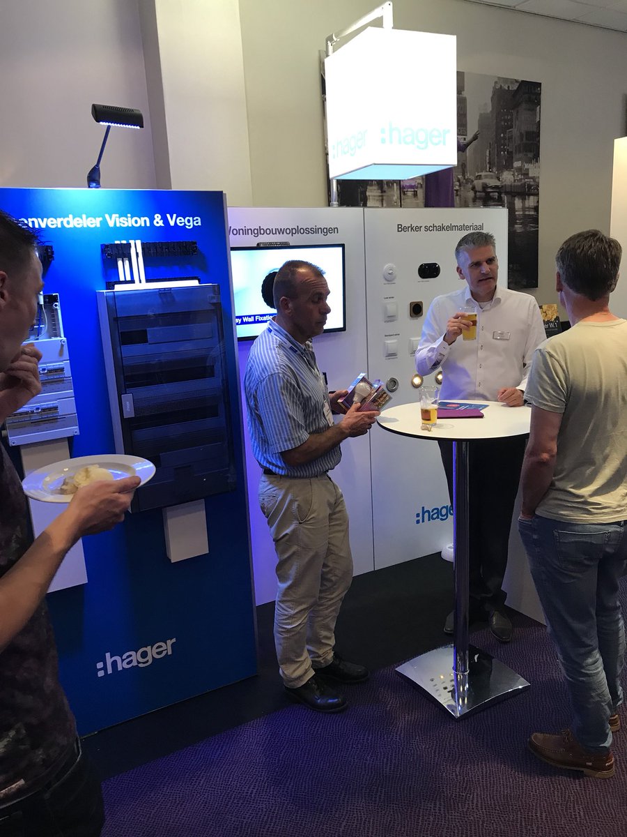 De <a href="/rexelnederland/">Rexel Nederland</a> aspergebeurs in Vianen is bijna afgelopen. Wij van @Hager_NL hebben veel belangstelling gehad bij onze stand. We hebben helaas niet de innovatie prijs gewonnen deze avond, maar het was de moeite waard om hier vanavond te zijn.