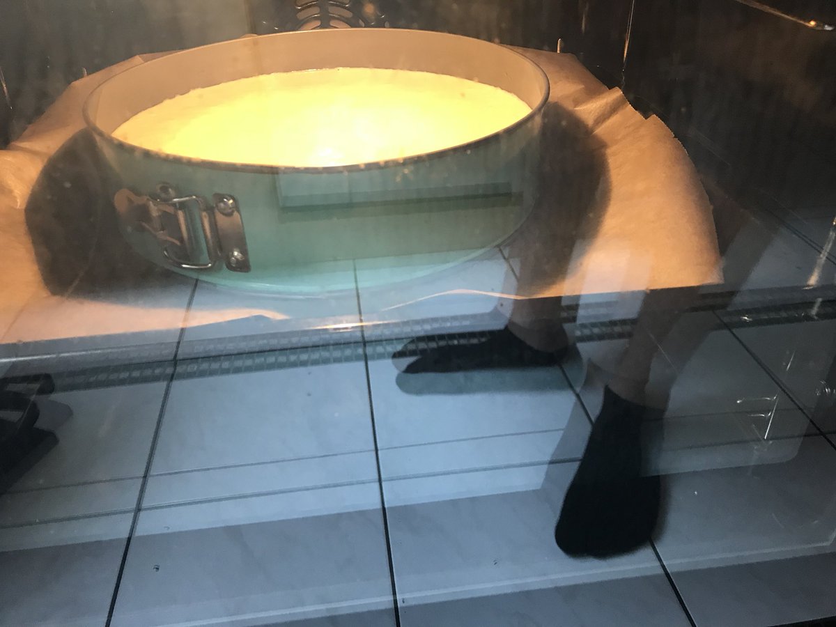 Verspäteter Geburtstagskuchen für meine Süße ❤️Melanie❤️ <a href="/Ela_in_Love/">Ela 🦋</a> 

Es wird ihr Lieblingskuchen. Ein New York Cheesecake 
#SamBackt