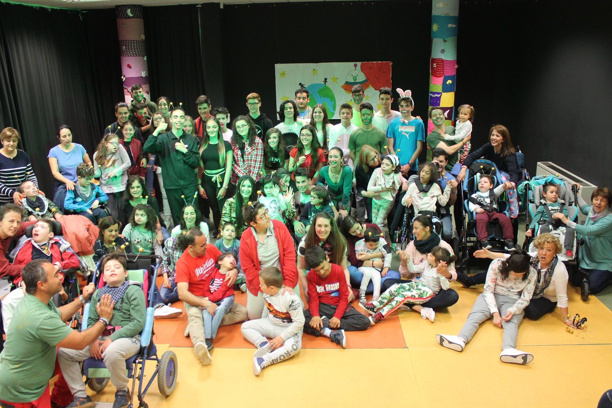 IesoTomasBreton's tweet photo. Descarados, tiernos, trabajadores y responsables, los alumnos de 4°ESO han llevado a cabo una dinamización teatralizada para los alumnos y profesores del colegio «El Camino» de ASPACE. https://t.co/NOQldNYbOb