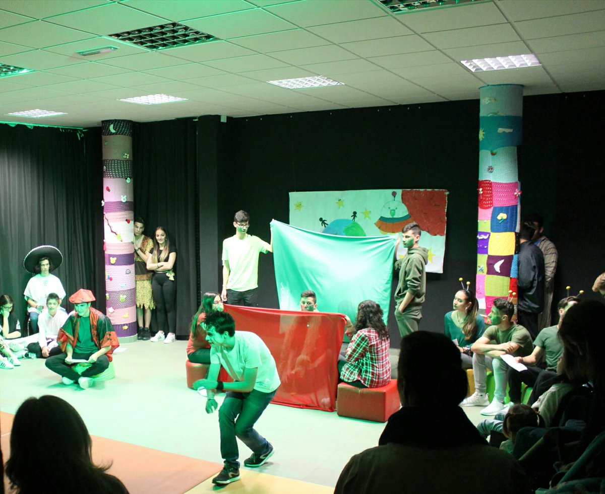 IesoTomasBreton's tweet photo. Descarados, tiernos, trabajadores y responsables, los alumnos de 4°ESO han llevado a cabo una dinamización teatralizada para los alumnos y profesores del colegio «El Camino» de ASPACE. https://t.co/NOQldNYbOb