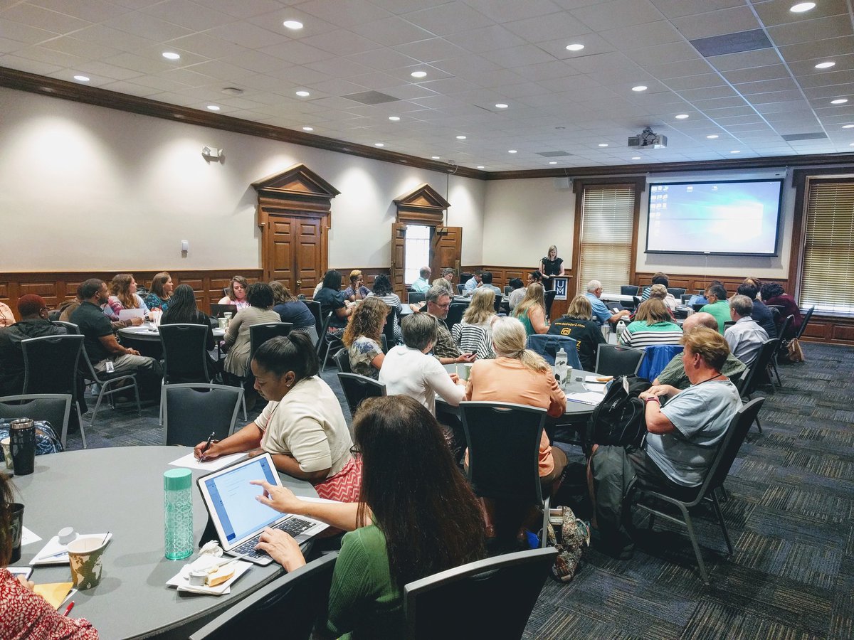 DevCatalyst_CO's tweet image. Great start to the @theTSIN STEM Conference @UMLambuth! 🤖👩🏽‍💻 #DevCatalyst #LearnToCode