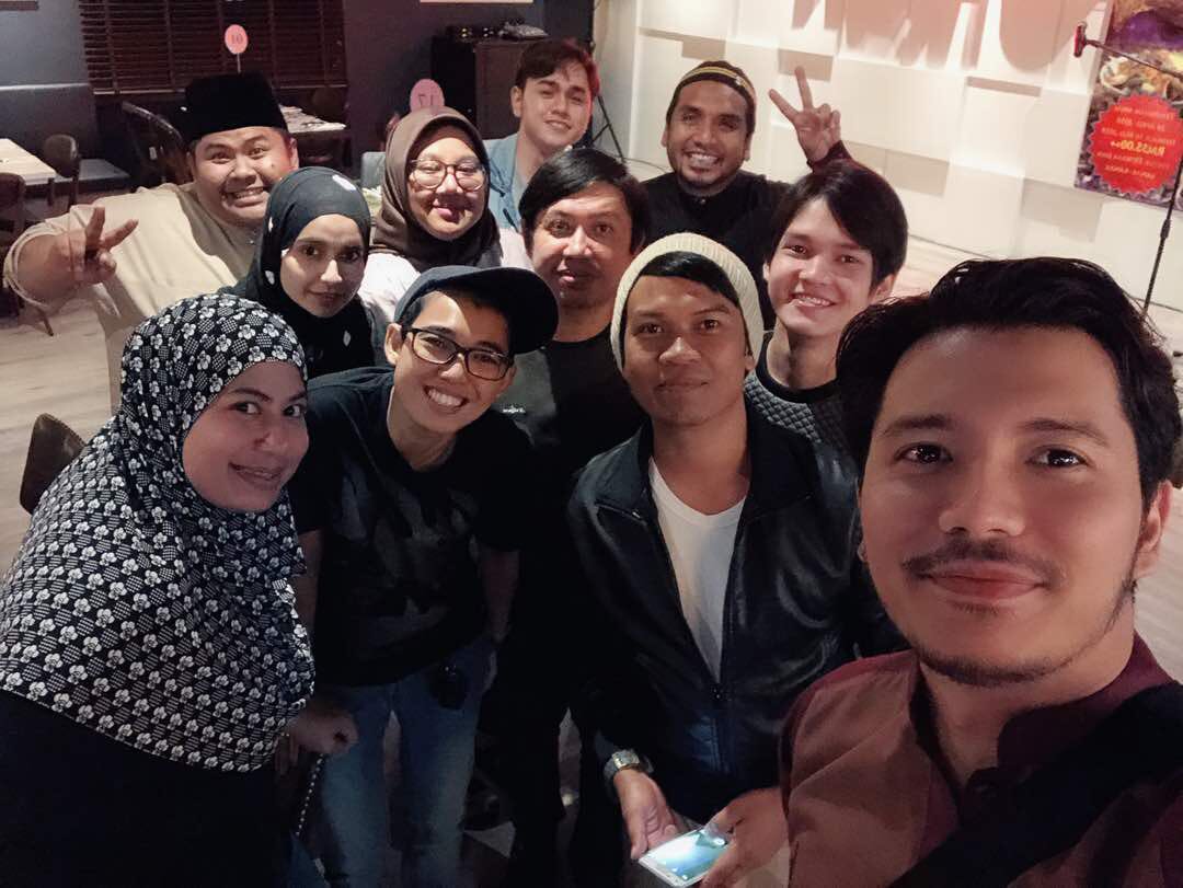 zahidbaharudin's tweet photo. Berbuka dengan classmate!
#hoteledc
#uumkl
#bcim https://t.co/dZsh2DMr3f