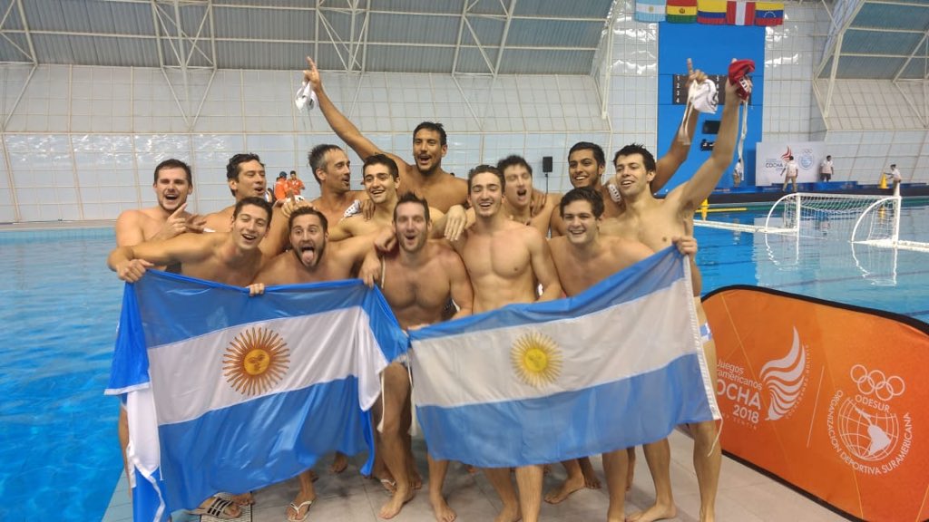 5AResultados's tweet photo. #Odesur Los Yacarés también son de oro 🥇en los #JuegosSuramericanos. Vencieron 9 a 7 a Colombia en la final y se llevaron de forma invicta el título en #Waterpolo 🤽‍♂️ https://t.co/tH0kLytEIw