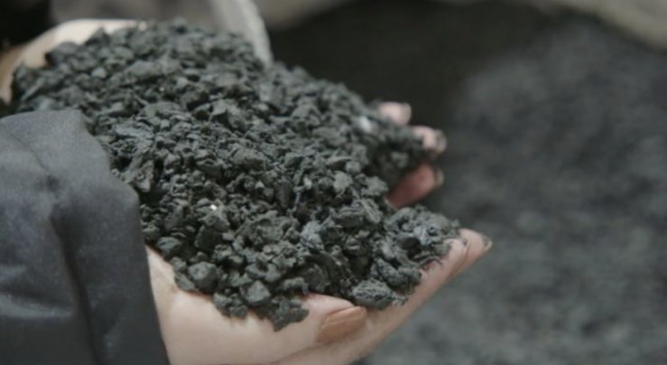 Parmi toutes les #initiatives développées pour retraiter les #déchets, notamment #plastiques, nous valorisons cette semaine le projet de Close the Loop, qui a construit le 1er tronçon de route à partir de déchets #recyclés en #Australie. Way to go ! bit.ly/2H8pp3Z