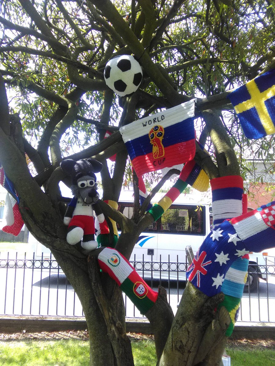 LouiseMorbin's tweet photo. #yarnbomb https://t.co/OY4krw8M64