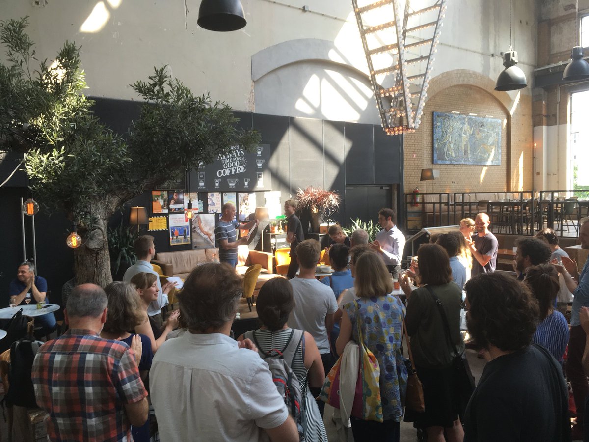 plandag's tweet photo. Aanmoedigingsprijs voor de jonge planoloog voor Dieter Leyssen! Met zijn paper ‘meanwhile use as an act of resistance’ #plandag 2018 @OMGEVING_cvba https://t.co/5A8bmje8um