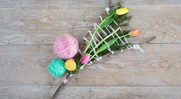 CBCKids's tweet photo. Easy nature craft: DIY plant weaving! 💐 https://t.co/B4jiROBtR8 Another lovely nature craft from Daisy and the @GumbootKids  ❤️️ https://t.co/knoBhdgB67