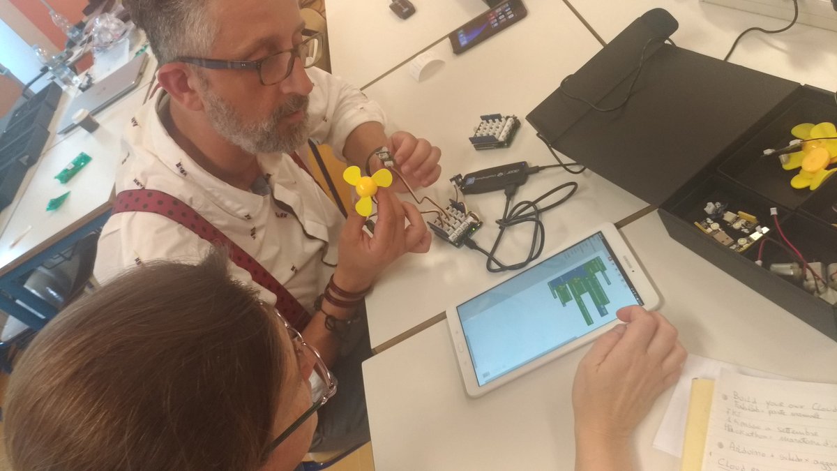 CStajano's tweet photo. #IoT non è mai stato cosi divertente! Con #CloudProfessor entra in classe il futuro @Acer_Education e le #Stream prendono forma @HuffPostEdu @orizzontescuola @ADiScuola @RepScuola @cambridgecoding https://t.co/oXEx2Aw1Xu