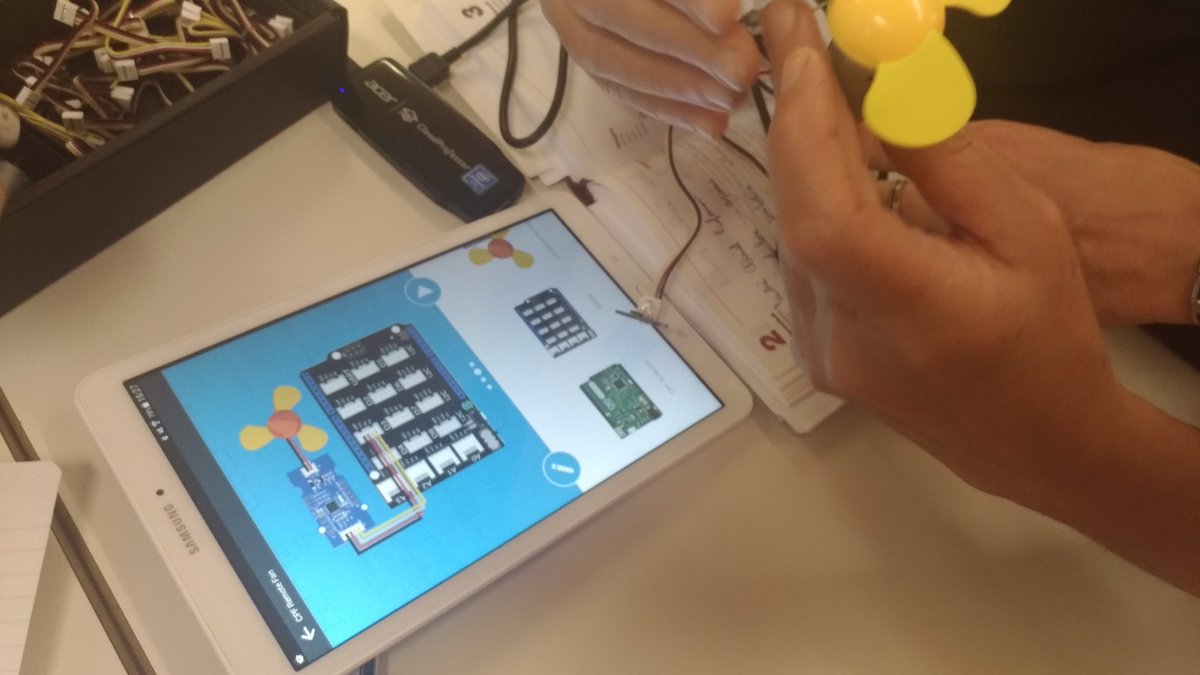 CStajano's tweet photo. #IoT non è mai stato cosi divertente! Con #CloudProfessor entra in classe il futuro @Acer_Education e le #Stream prendono forma @HuffPostEdu @orizzontescuola @ADiScuola @RepScuola @cambridgecoding https://t.co/oXEx2Aw1Xu