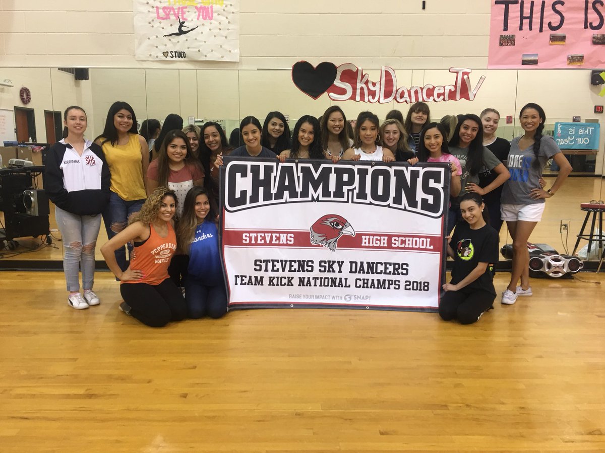 StevensDance16's tweet photo. Thank you @MillerTime825 for our awesome banner!!! 💕💕We love it and can’t wait to hang it up!!✨ THIS IS OUR YEAR!! #SkyDancers #NationalChampions https://t.co/yYLjszmLsd