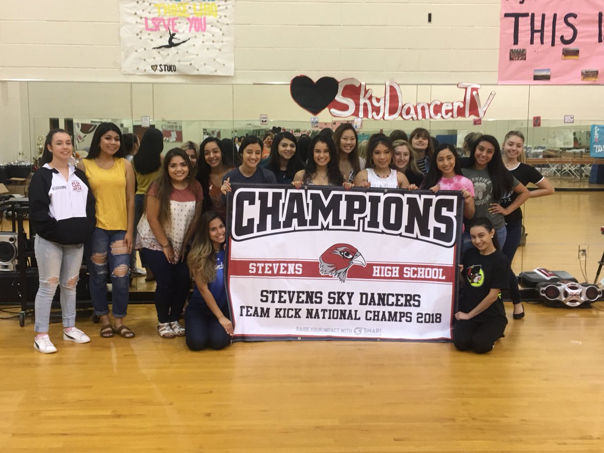 StevensDance16's tweet photo. Thank you @MillerTime825 for our awesome banner!!! 💕💕We love it and can’t wait to hang it up!!✨ THIS IS OUR YEAR!! #SkyDancers #NationalChampions https://t.co/yYLjszmLsd