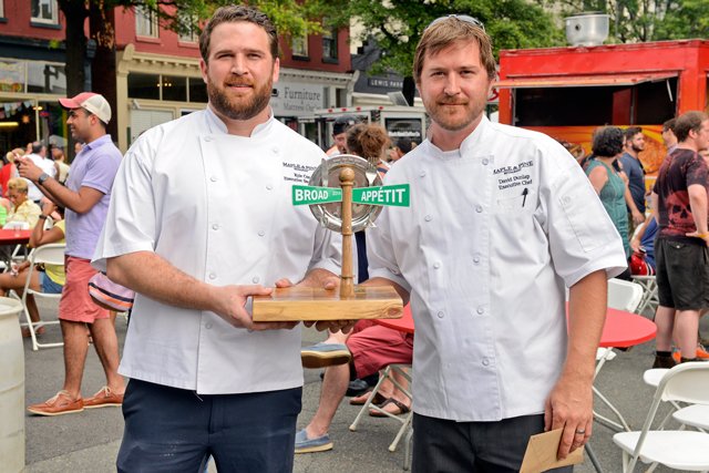 RichmondMag's tweet photo. #FoodNews: Broad Appetit returns to showcase local eats, the Juicy Brews Invitational makes a splash in #RVA, and Swan Dive takes flight: https://t.co/kuEKyP0Twt #rvadine https://t.co/q4w3PPuOqb