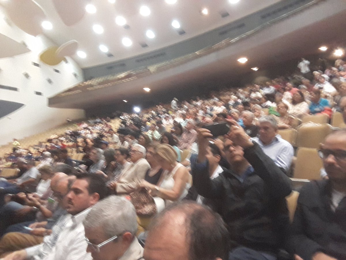 AndresVelasqz's tweet photo. Ahora desde la UCV, el movimiento Venezuela no se rinde,  traza planes y organiza la acción articulandola con todos los sectores sociales. https://t.co/m7mauayowk