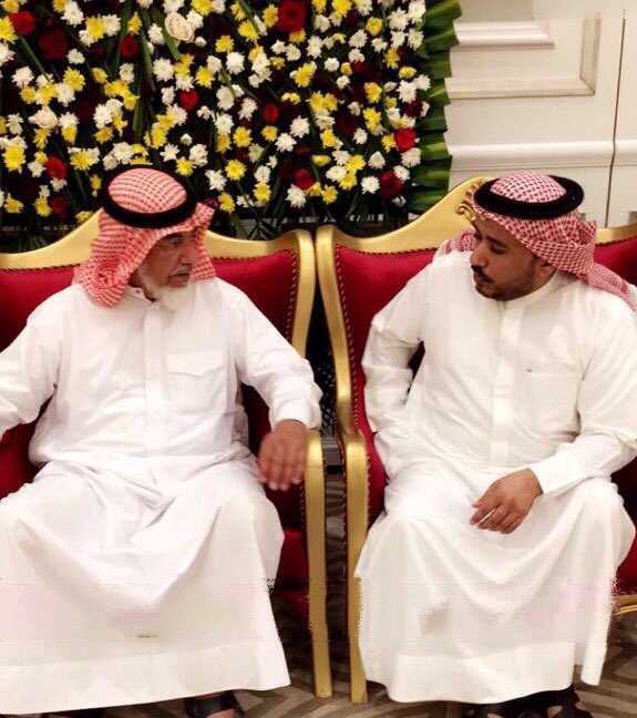 .
.
.
 - يالله ترحم حالنا مّ اكبر العلم .
- ويالله تجعلها علينا خفيفه .
.
- انشهد انه صار في صفنا ثلم .
- رجلٍ يساوي من عددنا النصيفه .
.
- عودٍ إلا هبّت عواصيفها الدلم .
- يرسي لها مثل الجبال المنيفه .
.
- مرحوم ياعَطر النباء وافي السلم .
- حلال عسرات الامور الكليفه .