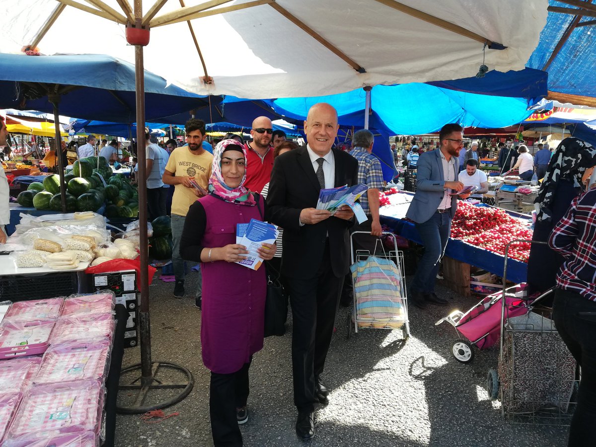 hdp_bursa's tweet photo. '
Osmangazi ilçesi Bağlarbaşı mahallesinde 1.Bölge Milletvekili Adaylarımız İbrahim Korhan, Mustafa Yağcı, Saffet Pehlivan, İl-ilçe yöneticilerimiz ve HDP BURSA Gençlik Meclisimizin katılımıyla halkımızla buluştuk ve pazar esnafını ziyaret ettik. Bu düzen #SenleDeğişir #TuDikari https://t.co/xp9ZwzSRCl