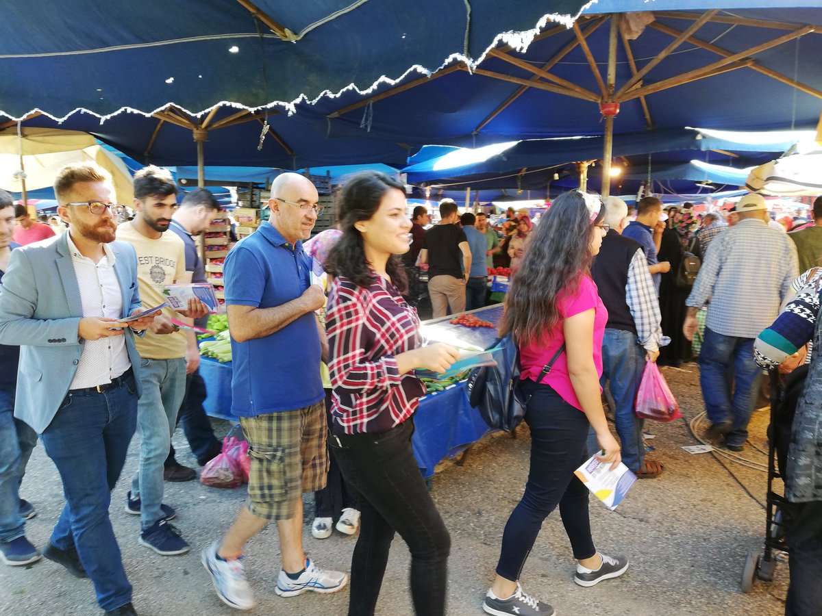 '
Osmangazi ilçesi Bağlarbaşı mahallesinde 1.Bölge Milletvekili Adaylarımız İbrahim Korhan, Mustafa Yağcı, Saffet Pehlivan, İl-ilçe yöneticilerimiz ve HDP BURSA Gençlik Meclisimizin katılımıyla halkımızla buluştuk ve pazar esnafını ziyaret ettik. Bu düzen #SenleDeğişir #TuDikari