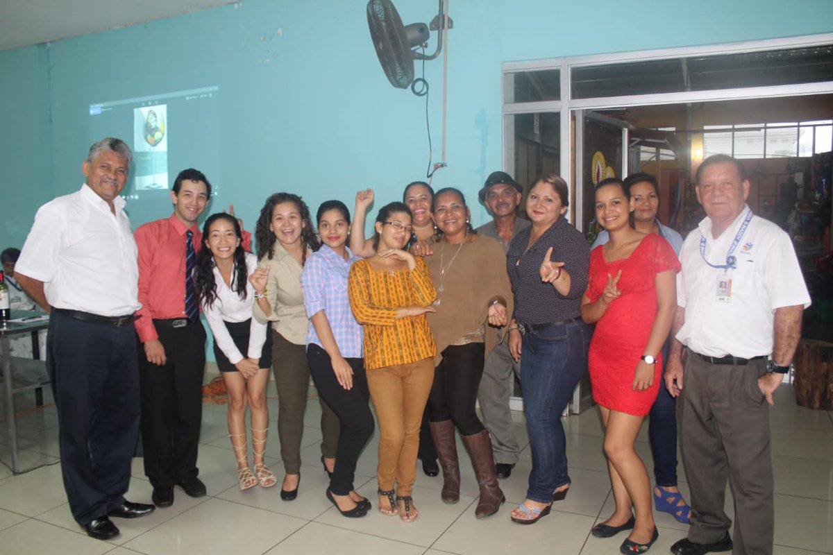 InadehOficial's tweet image. Con éxito finalizó en el Mercado Municipal de Bugaba, en Chiriquí la capacitación de 12 participantes en Operaciones Básicas de Bar y Restaurante. Programa fue impartido por el instructor Luis Zapata en el turno vespertino. #UnMejorInadeh.