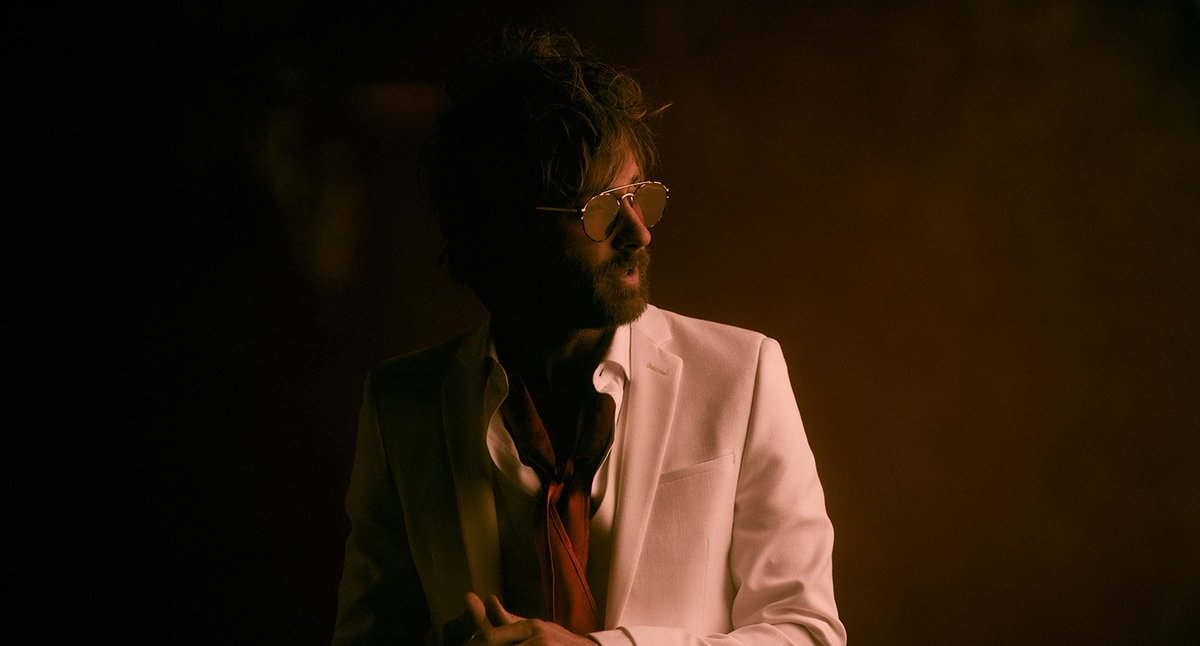 ParadeMagazine's tweet image. Exclusive Premiere: #Listen to #PaulMcDonald’s New Album #ModernHearts Now bit.ly/2L9ILrV