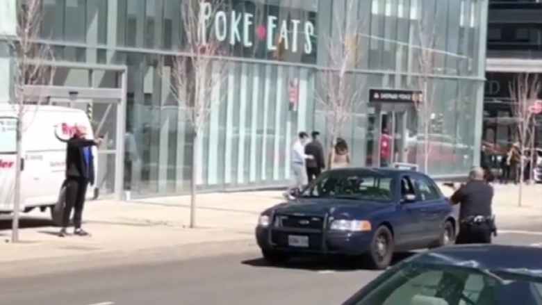 polarbear66ca's tweet photo. @DonnaMPowers3 You are right!
Comparing this NDP trash to one of our hero policemen, Ken Lam who arrested the suspect without shooting in #torontoattack just happened last month, this NDP candidate was putting "SHAME" on his face!
#torontoterror #NeverNDP #AOCCinAction #SaveOntario https://t.co/aTHdP93Nc5
