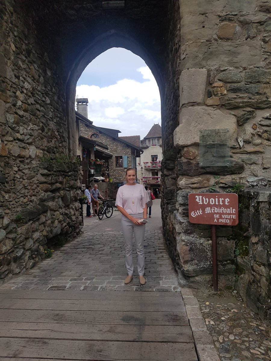 F_Cuturi's tweet photo. A must visit medieval village in 🇫🇷. We had a lovely time.. #beautiful @yvoire74 https://t.co/lu6KoQoBRi