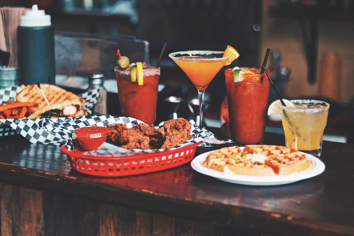 TONIGHT.
NBA FINALS.
Game 1.
Cavs.
DUBS.
Happy Hour.
All night.
HAPPY NIGHT.
Who you got?!
▪️
📸 @baiphoto