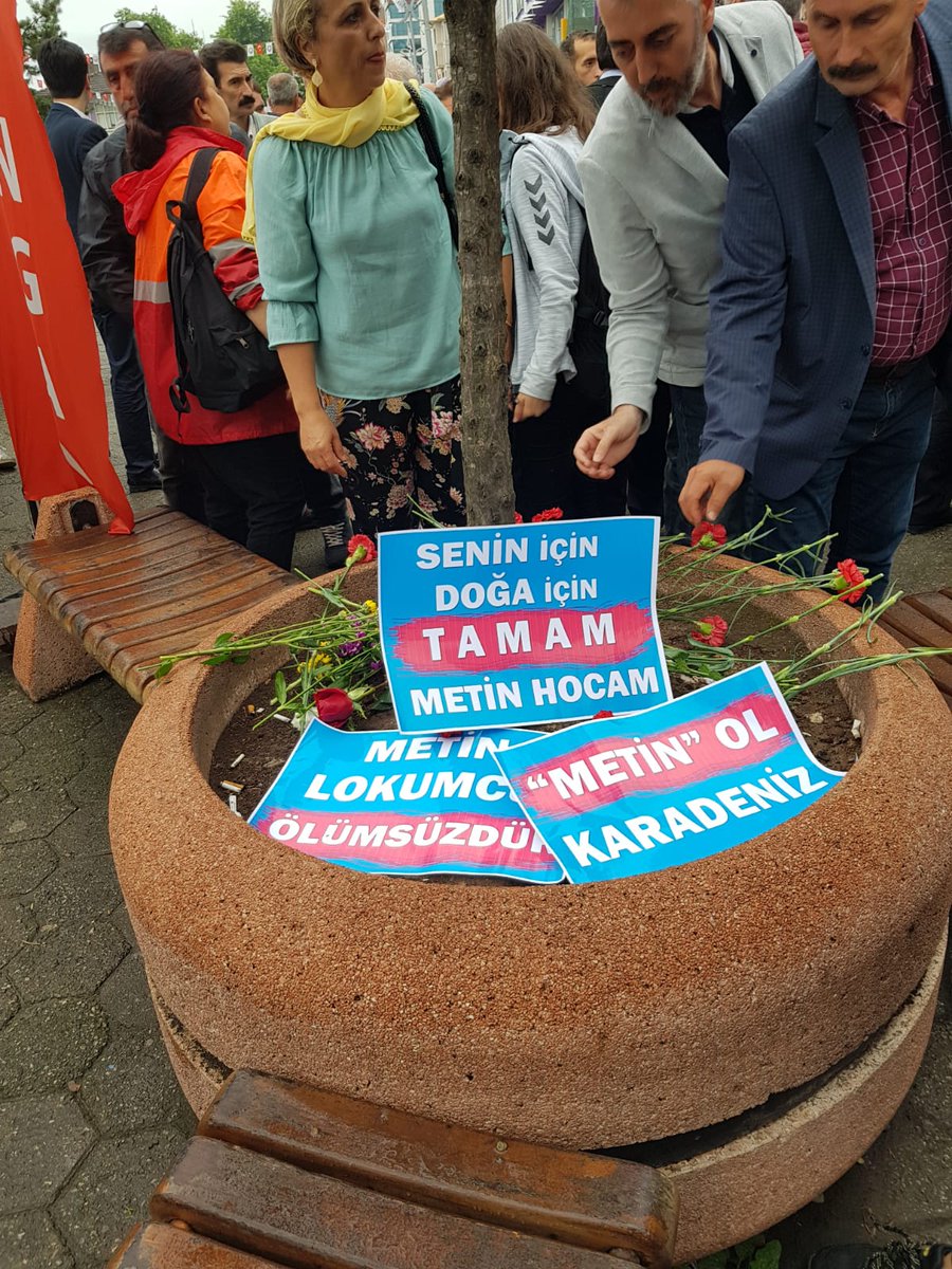 EspHopa's tweet photo. Hopa'dan Geziye direnişin öğretmeni #MetinLokumcu ölümsüz dür https://t.co/4daF5Xp0Bw