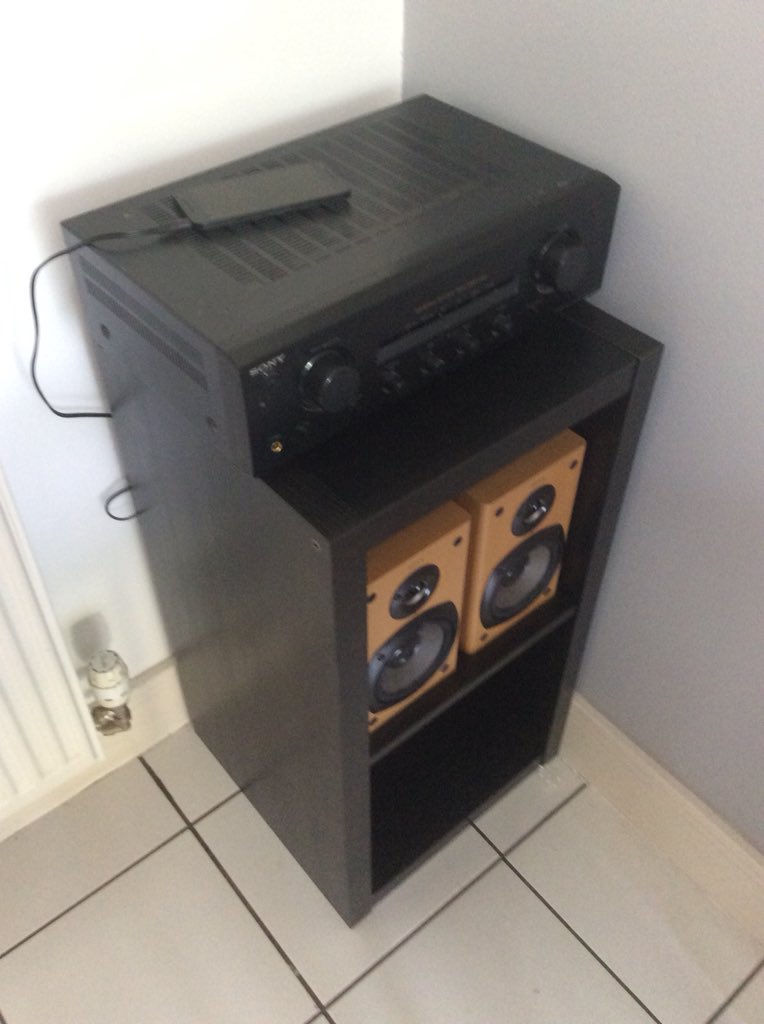 OxtonPowers's tweet image. Back to the future. Amp from @richersounds Liverpool 18ya sept 2000 first proper pay check. #turntable next #projectaudio #sony #audiophile #midlifecrisis #vinylrecords #modstyle #hifi journey begins 💸💸🎼🎼🕶🕶