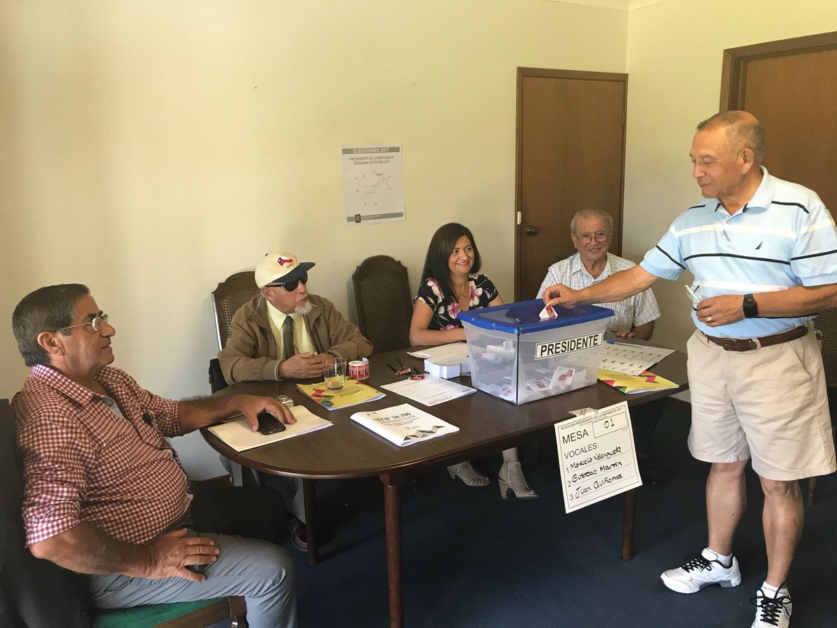 🔵RECUERDA: Si vives en el extranjero y tu domicilio electoral aún está en Chile, puedes cambiarlo con tu #ClaveUnica
Infórmate en goo.gl/XGjzCH