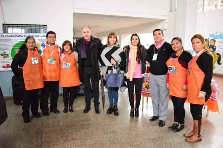 #KioscosSaludables🍎Junto a profesionales de las salud y nuestro equipo de trabajo continuamos visitando escuelas para enseñar pautas de alimentación saludable.

🍎Concientizar es el primer paso para que nuestros chicos elijan crecer sanos!!!