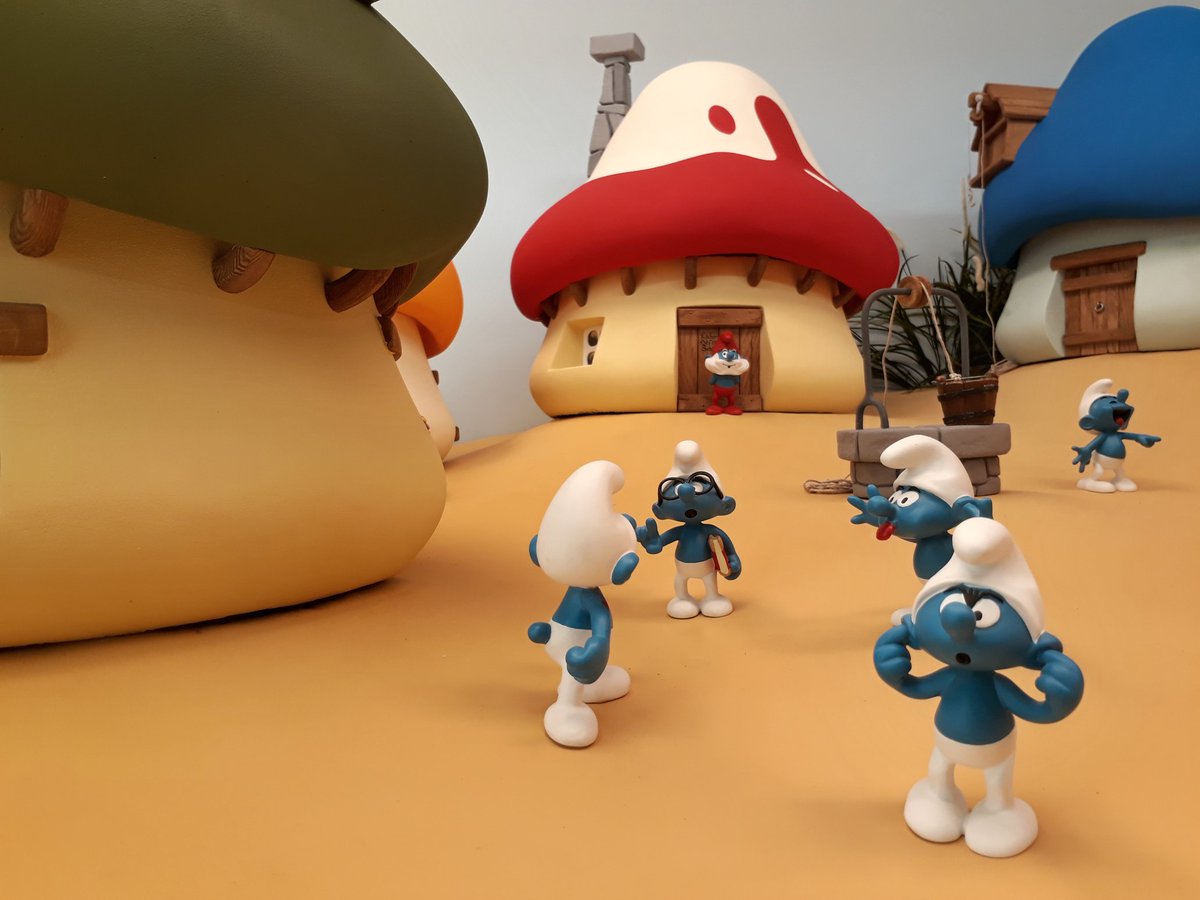 echojc's tweet photo. @nicmaquet now I know why you always use smurfs in your examples! https://t.co/F9mdAlSpyM