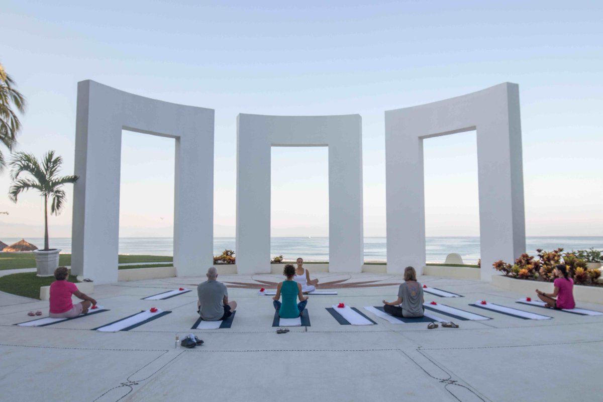 WellnessingVR's tweet image. Toma unos momentos al día y enfoca tu atención en la respiración. Inhala y exhala profundamente para aclarar tu mente y vivir en el ahora. #SpaTip