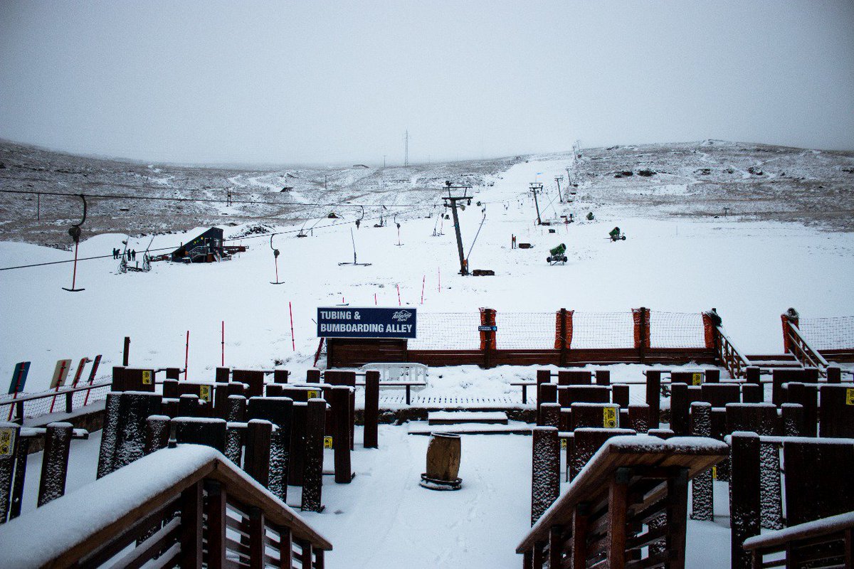 SkiAfriski's tweet photo. The snowfall today. We had approximately 5cms. Winter is here and we are ready! https://t.co/Z7VPFEq8bb