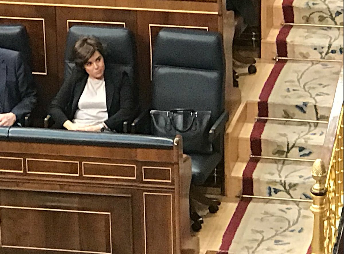 Me flipa saber que ahora mismo gobierna España un bolso