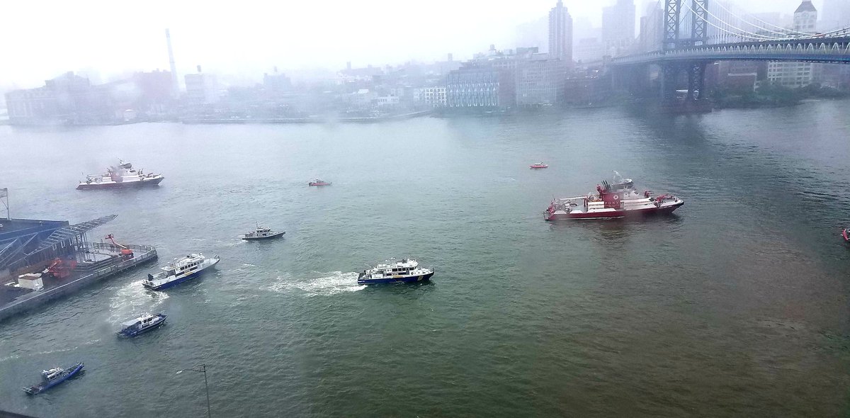 twobridgestower's tweet image. Dont think we've ever seen this formation of #FDNY and #NYPD marine division vessels @Pier35NYC. #twobridges #Manhattanbridge #EastRiver