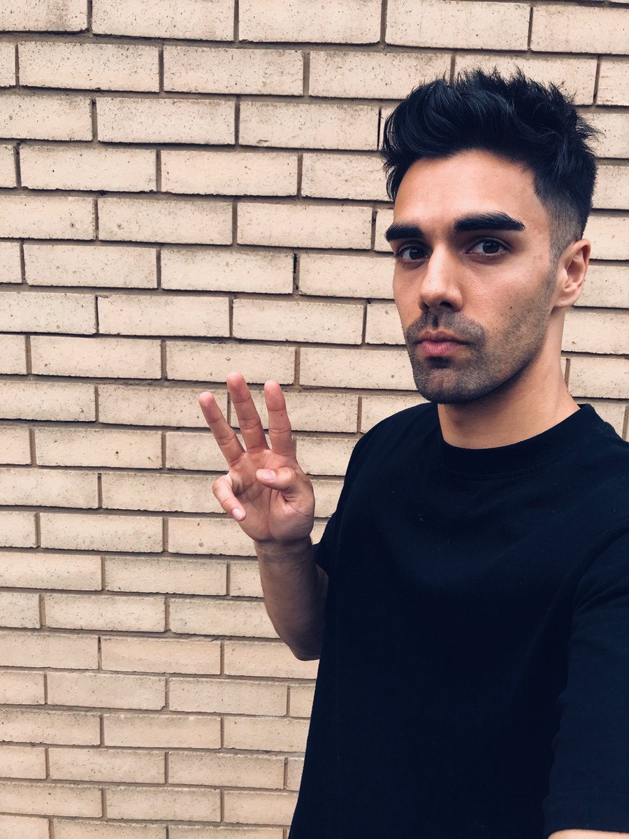 KingsHeadThtr's tweet photo. Actor @LiamDarbs wants to remind you that there are only 3️⃣ days left of #fckingmen 😱 It may be your last chance to see him perform in the ⭐️⭐️⭐️⭐️⭐️ production....

Tickets available on our website:
https://t.co/ulKlgRx3iW https://t.co/rz1Z6TovXK