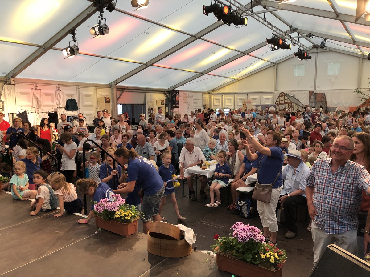 trachtenland's tweet photo. Volles Haus im #trachtenland Hessen #Hessentag2018 https://t.co/UIReR3QsUN