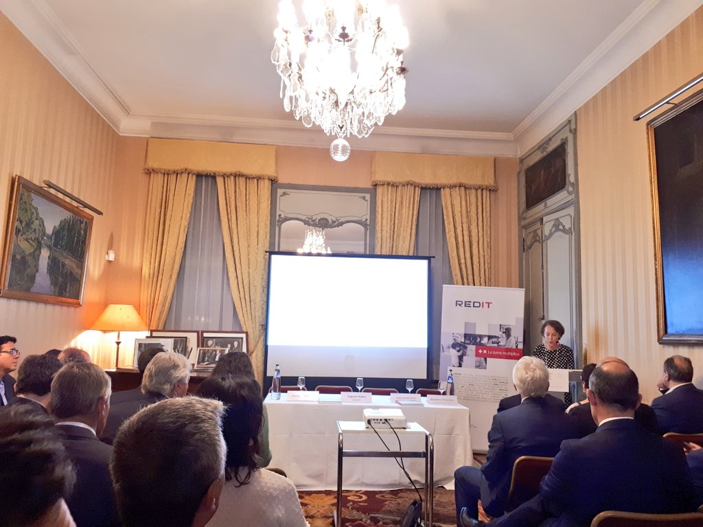 sost_cdti's tweet photo. Acompañamos a @Redit_es en la presentación de su #LibroRedit "Empresas que cambian el mundo" en la @EmbEspBelgica https://t.co/Id7cMSpvsY