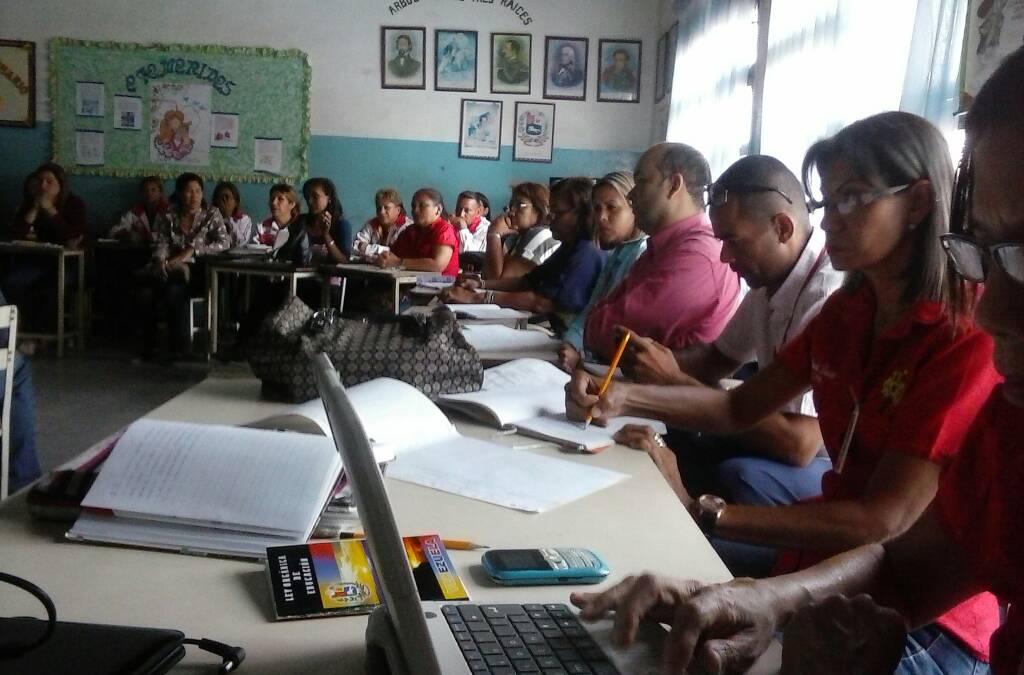 SupervMonagas's tweet photo. #Monagas Socialización #HOY  Documento base del Proceso Nacional de Formación de Docentes para el Ejercicio de la Función Directiva.
@MPPEDUCACION @JauaMiranda  @NicolasMaduro  @Nancyor7 @RosangelaOrozco   @eugeniapinero  @SalaMonagas_   @IvisR_15 @BritoEira @SupervMonagas https://t.co/7a7qShgXzx