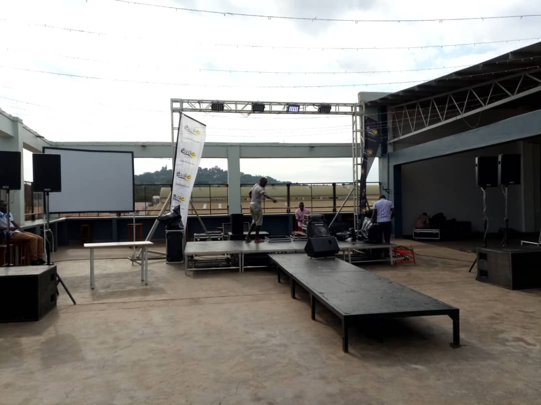 MaaniTheMenace's tweet photo. The set up 💪 #LightsCameraEvoke https://t.co/xwvG8PZSiJ