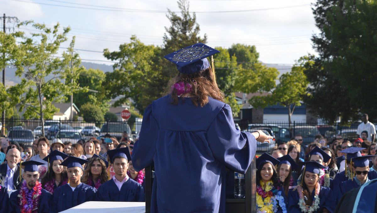 DublinUSD's tweet photo. Congratulations to the Valley High Class of 2018! Job well done! https://t.co/WGTl2TXANY