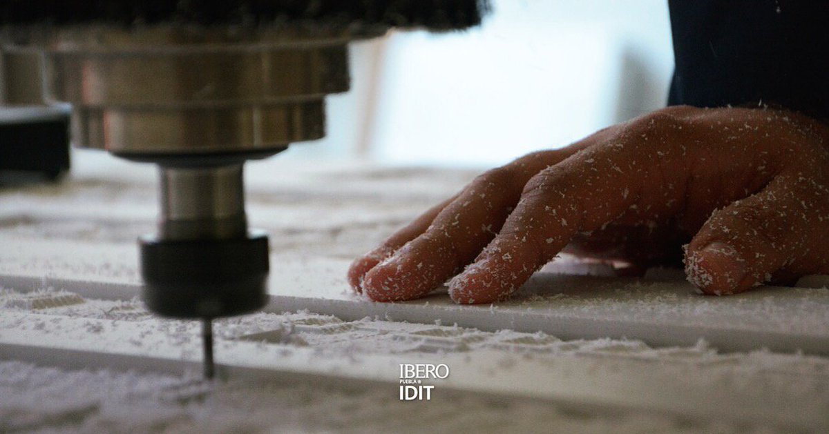 IDITIbero's tweet image. El #RouterCNC es una máquina de corte o grabado de control numérico computarizado. Trabaja con herramientas de fresado o broca que tallan con precisión los materiales en tres o más dimensiones. ⚙️
 👉🏼 ¡Ven al #IDIT y conoce las herramientas y servicios que puedes utilizar!