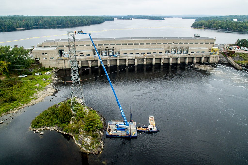 GenieLift's tweet photo. Genie® SX™-180 Boom Saves O.D.S. Marine Time and Money.  Read more at https://t.co/2Vbcagtgj1. https://t.co/GpYv6wPSfp