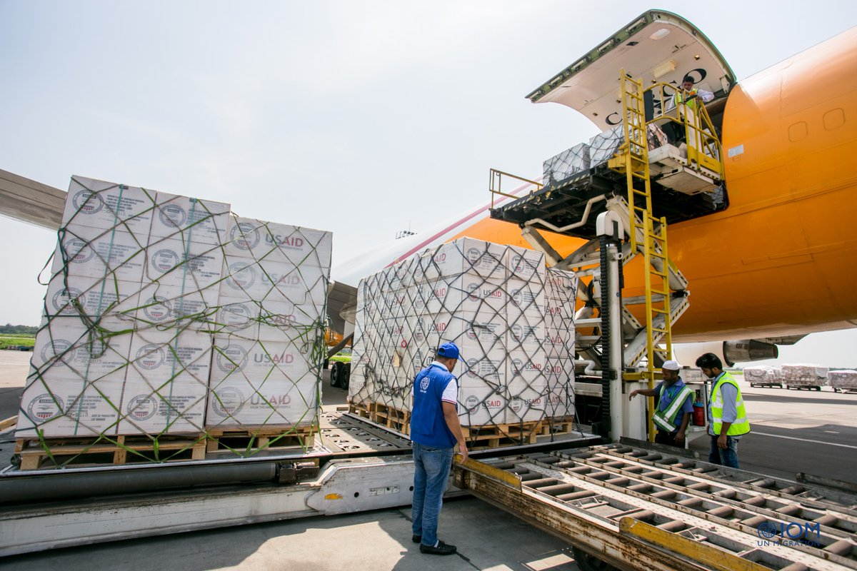 IOMBangladesh's tweet image. Blue skies before the storms! @IOMBangladesh welcomes arrival of 1000 rolls of tarpaulin sheeting from @theOFDA to support families in #hostcommunity affected by #Rohingya crisis during monsoon. Such supplies are desperately needed. Huge thunder storm lashing Cox's Bazar tonight